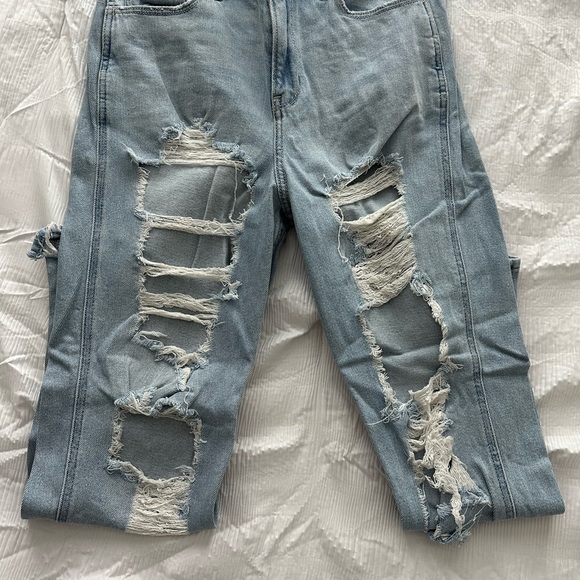 Hollister High Waisted Ripped Jeans - Picture 2 of 3